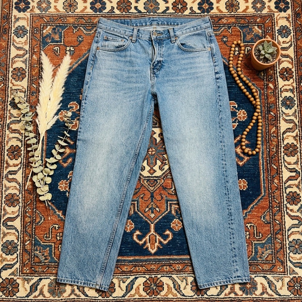 Zara High Waisted Mom Jeans Light Wash Blue Tapered Leg Denim Size 6 US